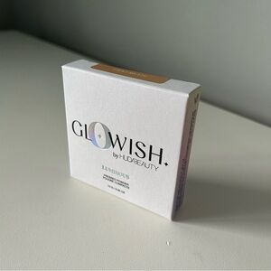 GloWish by Huda Beauty Luminous Pressed Powder Compact Shade 02 Fair Light